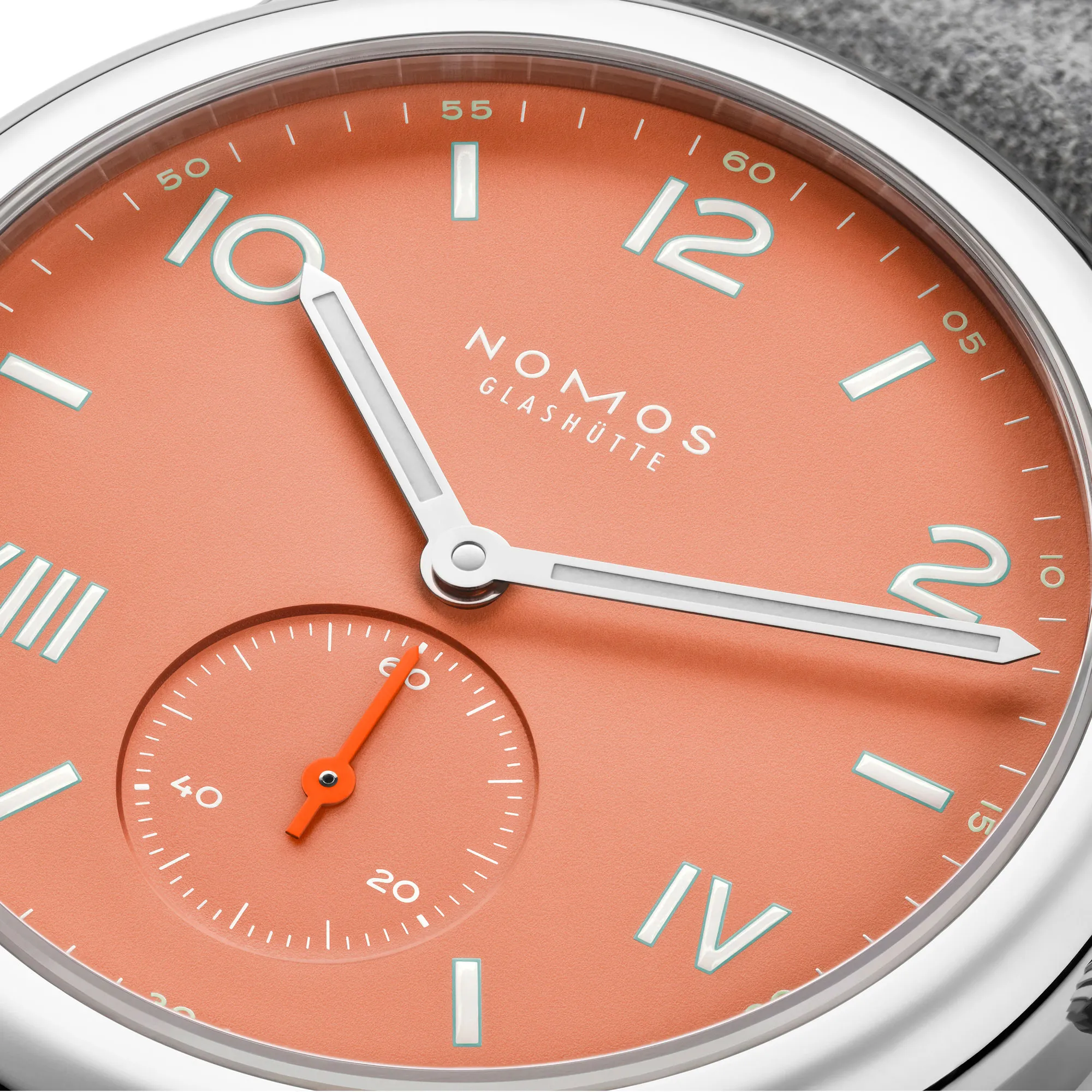 malalan-nomos-glashutte-club-campus-cream-coral-watch-714-IMG4