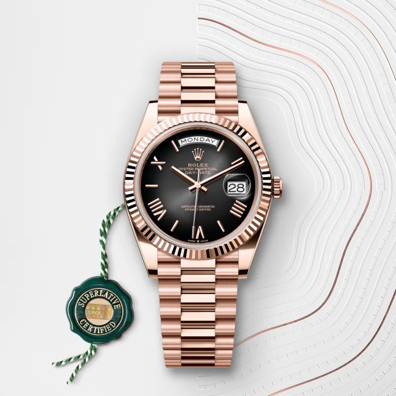 Rolex Day-Date 40 Oyster, 40 mm, Everose zlato, Nazobčano m228235-0055 pri Malalanu.webp