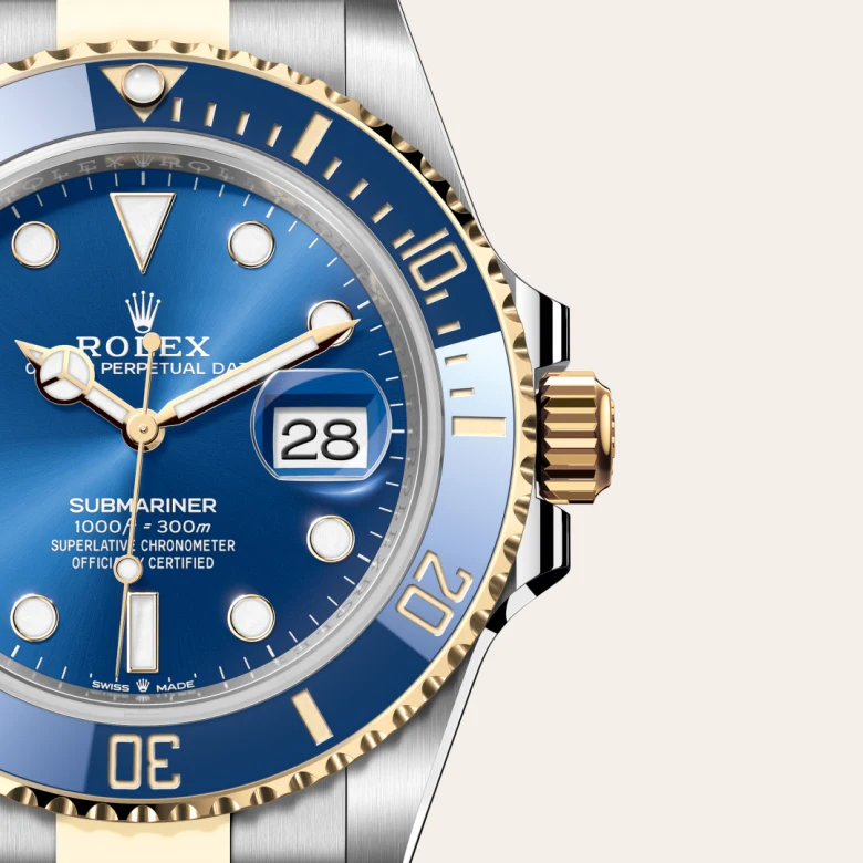 Rolex Submariner Date Oyster, 41 mm, Oystersteel jeklo in rumeno zlato, Enosmerno vrtljiv in na praske odporen Cerachrom moder keramični vložek s 60-minutnim zapisom, številke in oznake prevlečene z zlatom m126613lb-0002 pri Malalanu.webp
